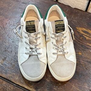 Vintage Havana sneakers!